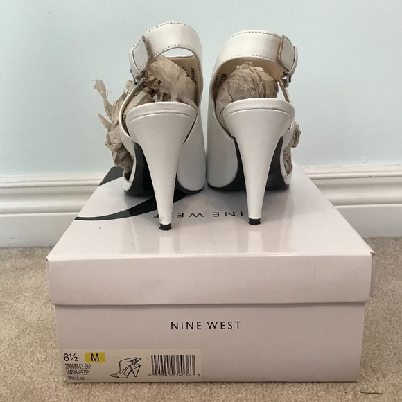 Nine West White Shape Up Bootie Heels, 6.5M - Picture 4 of 7